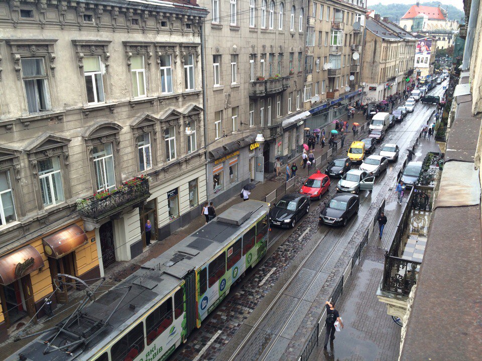 Новина - Події - ДТП паралізувала рух транспорту у центрі Львова