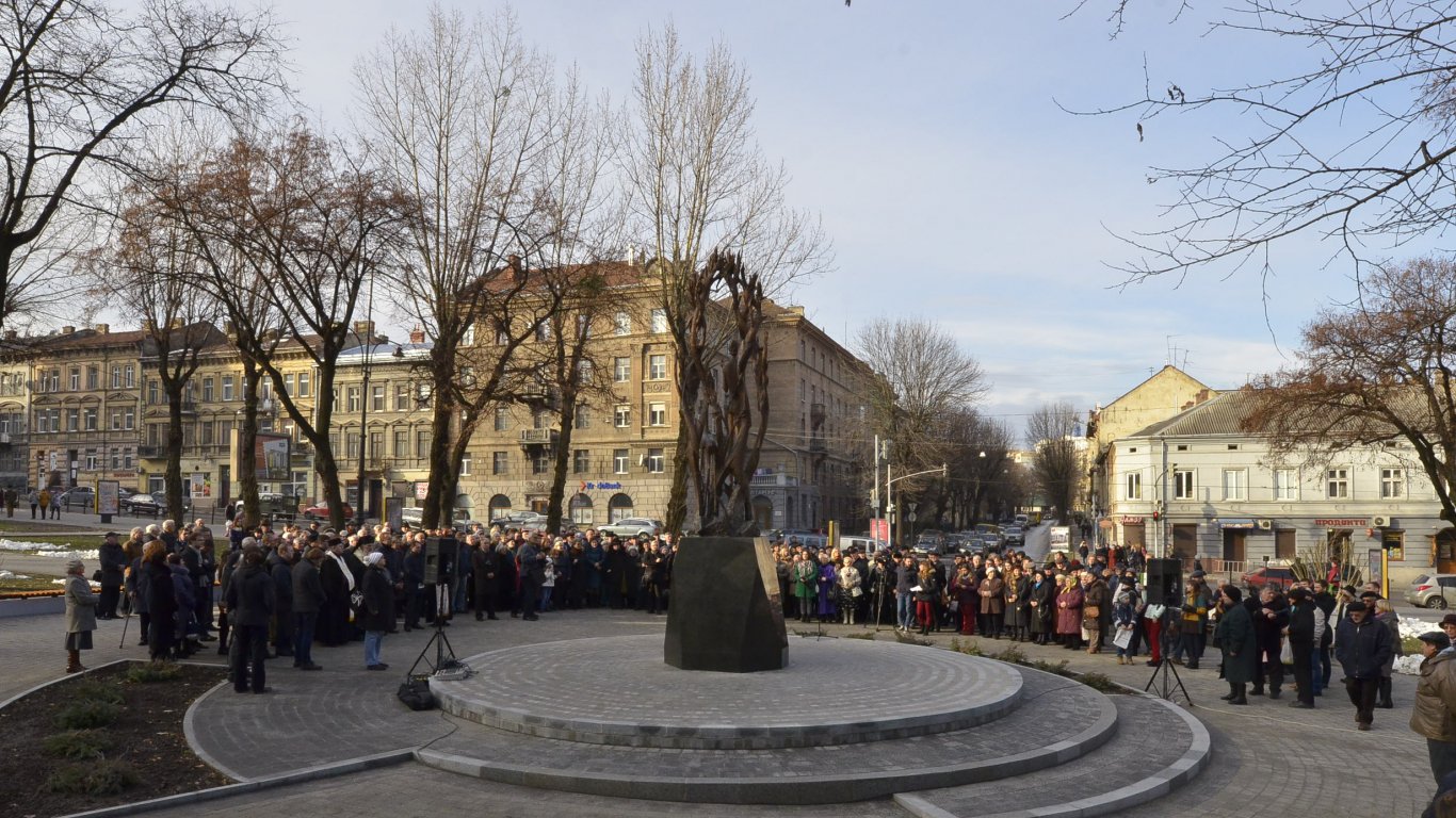 Новина - Події - Фотофакт: у Львові відкрили пам’ятник поетові Антоничу