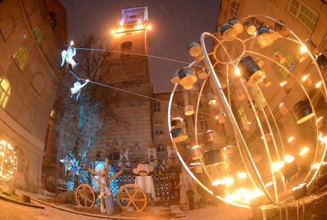 Новина - Події - З вежі Ратуші спустяться ангели: в центрі Львова покажуть вогняне та лазерне шоу