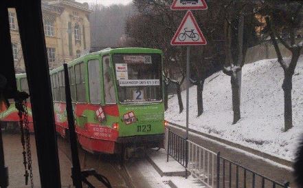 Новина - Транспорт та інфраструктура - Фотофакт: у Львові зійшов з рейок трамвай