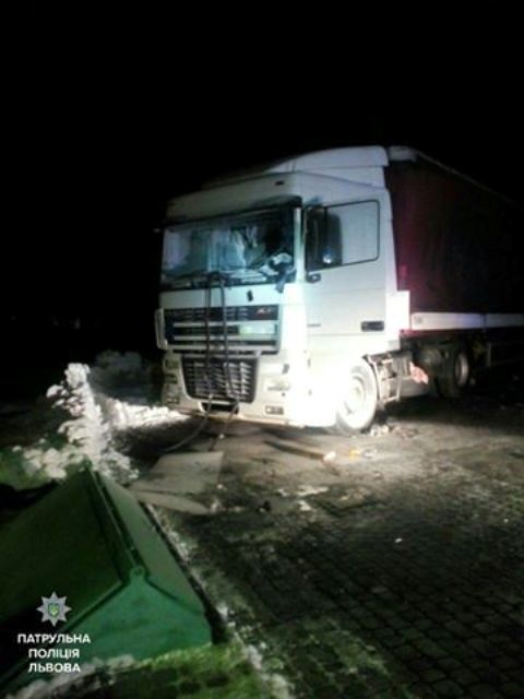 Новина - Події - Є постраждалі: на АЗС біля Львова вибухнула вантажівка