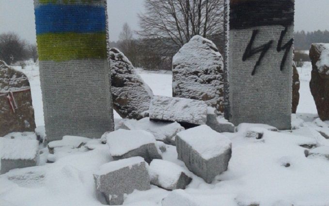 Новина - Події - Відео: знищення пам’ятника загиблим від рук гітлерівців полякам загрожує дипломатичним скандалом