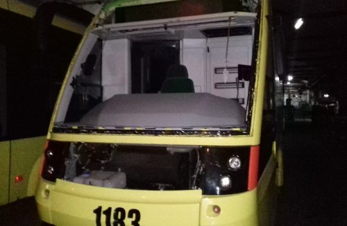 Новина - Транспорт та інфраструктура - Фотофакт: у львівському депо водії розбили два нові трамваї "Електрон"