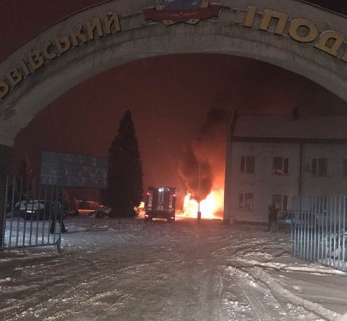 Новина - Події - Фотофакт: на львівському іподромі спалахнув автобус