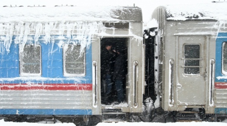 Новина - Транспорт та інфраструктура - Поки доїдеш – задубієш: куди скаржитись львів'янину, якщо в потязі холодно