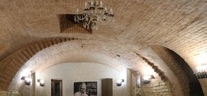 Фотофакт: у центрі Львова відкрили для огляду автентичне підземелля храму