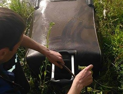 Новина - Події - Фотофакт: з озера на Прикарпатті виловили валізу з тілом студентки з Болгарії