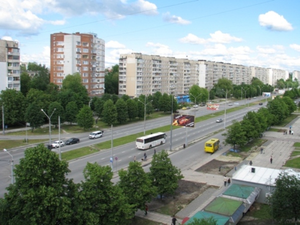 Новина - Події - Зміна руху: на одній з вулиць Львова тролейбусні зупинки об'єднають із автобусними