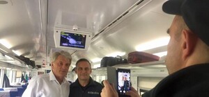 Фотофакт: Ющенко добирався до Польщі на електричці