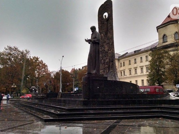 Новина - Події - Майже за 5 мільйонів: як ремонтують площу біля пам'ятника Шевченка