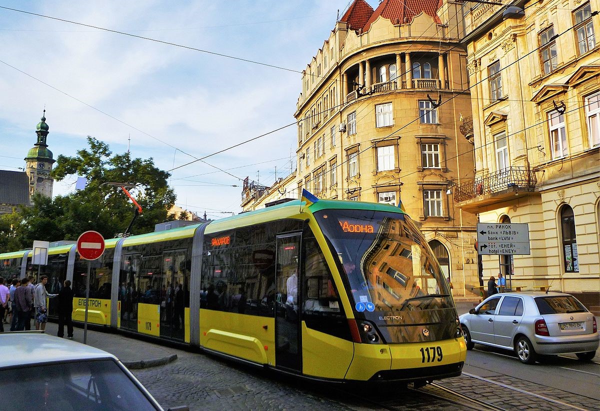 Новина - Транспорт та інфраструктура - Не мерзни на зупинці: які львівські трамваї змінять маршрути на вихідні