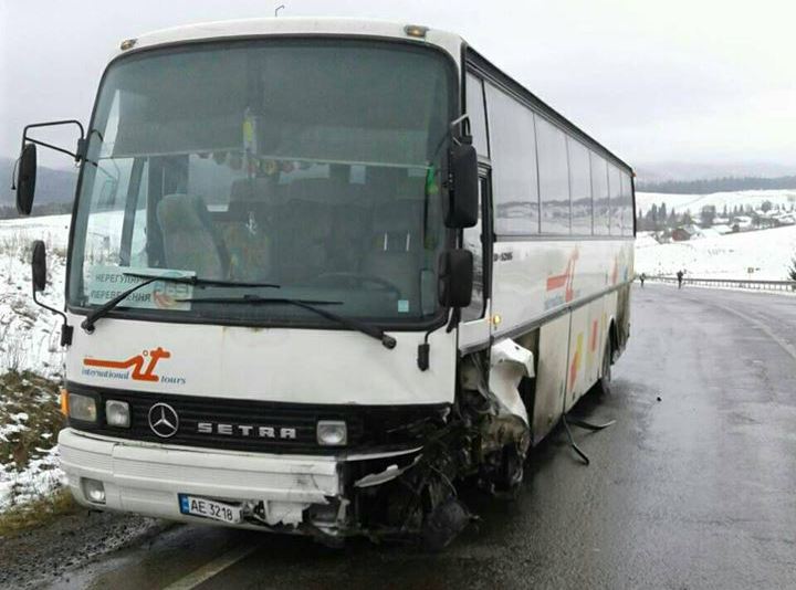 Новина - Події - Останній рейс: з'явилися подробиці і фото аварії за участі туристичного автобуса на Львівщині