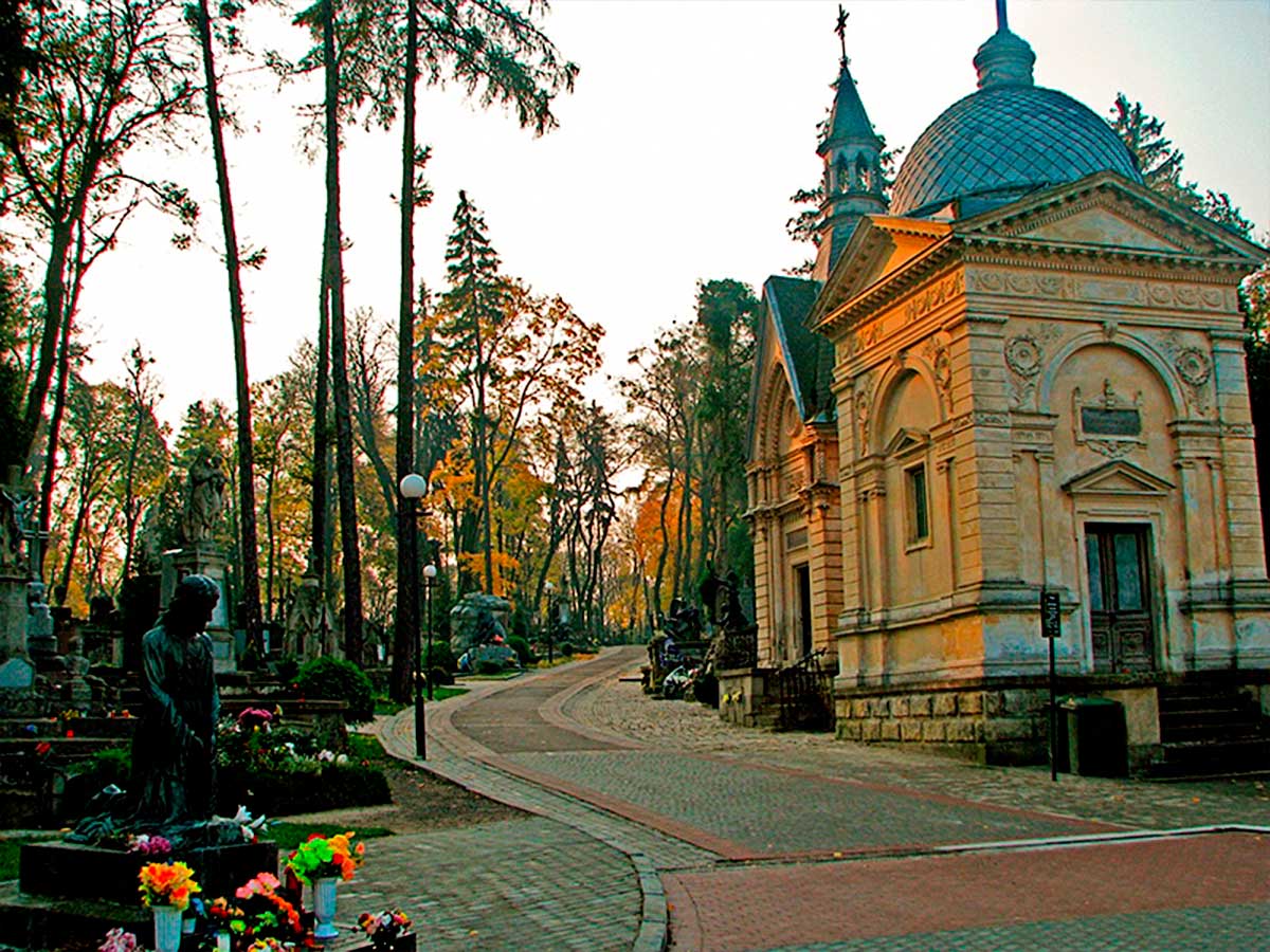 Новина - Події - Потягло на місце злочину: на львівському цвинтарі затримали крадія
