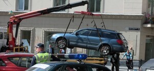 Трамвай не об’їде: штрафувати за паркування на коліях у Львові стало простіше