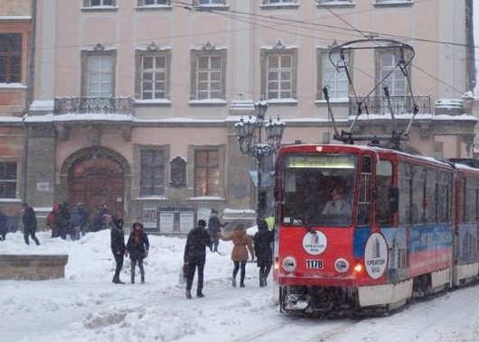 Новина - Транспорт та інфраструктура - Пересідай на маршрутку: у Львові не курсують трамваї