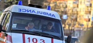 Трагічний рейс: з львівської маршрутки випала бабуся