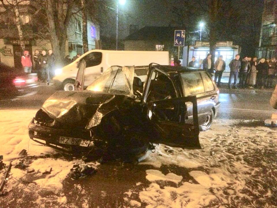 Новина - Події - Вщент: у Львові не розминулися три автомобілі
