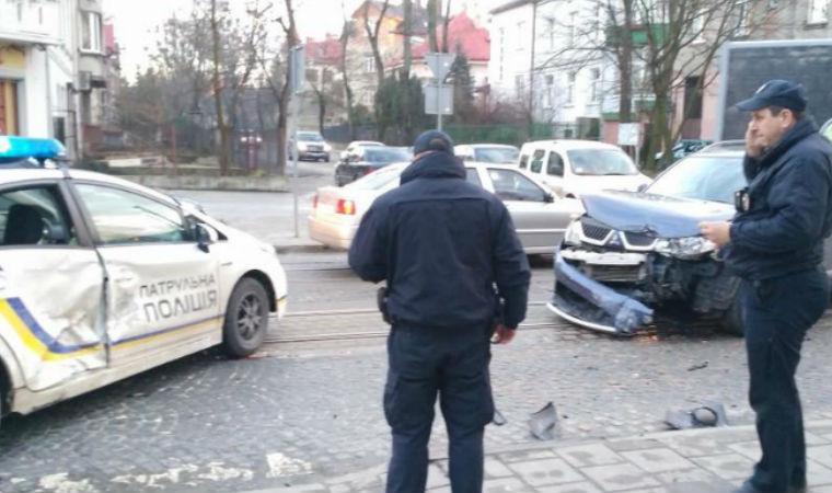 Екіпаж патрульної поліції Львова потрапив у ДТП