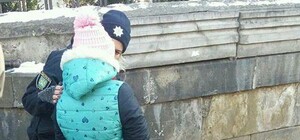 Примусив батько: у Львові мала дівчинка жебракувала біля церкви