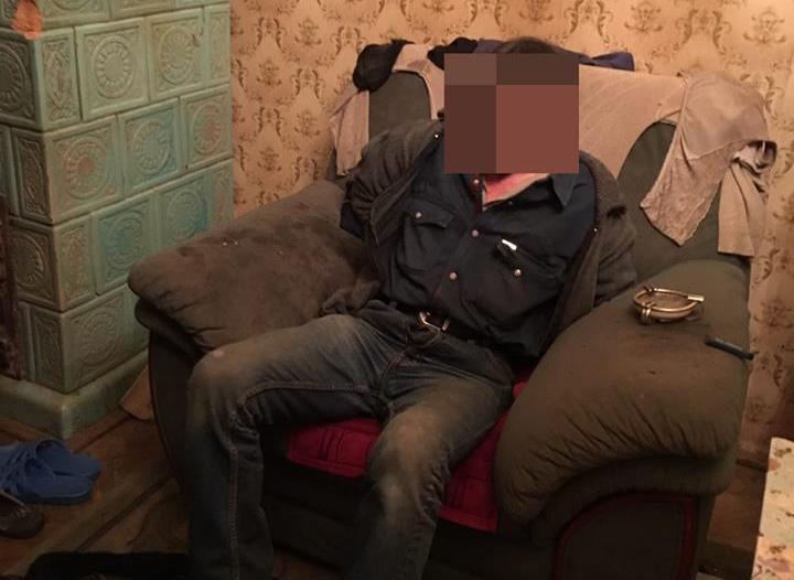 Новина - Події - Заховався у шафі: львів'янин влаштував стрілянину у дворі власного будинку