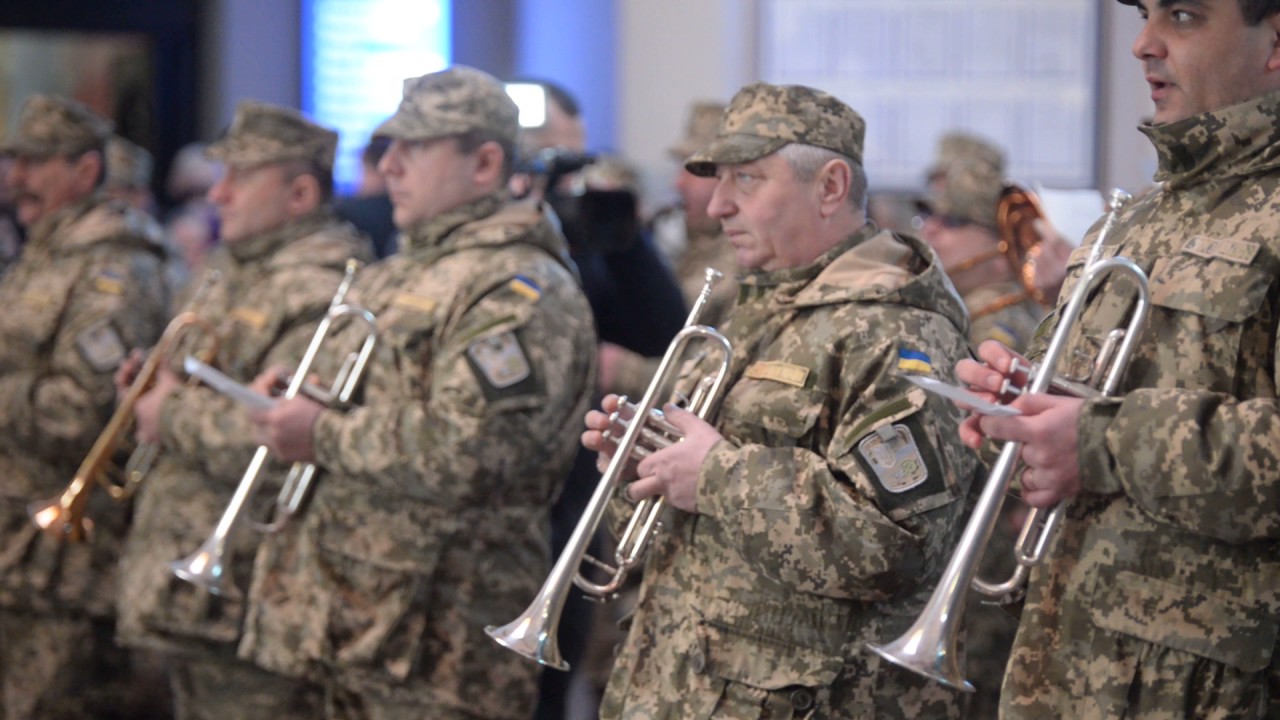Новина - Події - Відеофакт: військові влаштували музичний флешмоб на львівському вокзалі