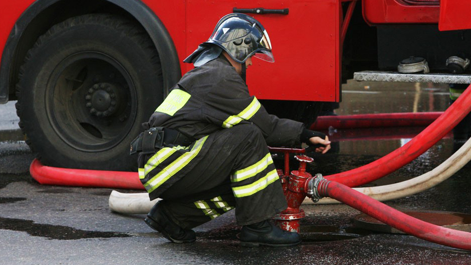 Новина - Події - Відеофакт: львівські вогнеборці евакуювали півсотні людей