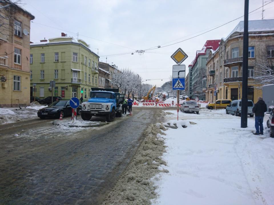 Новина - Транспорт та інфраструктура - Дочекалися: частину Личаківської відкрили для проїзду