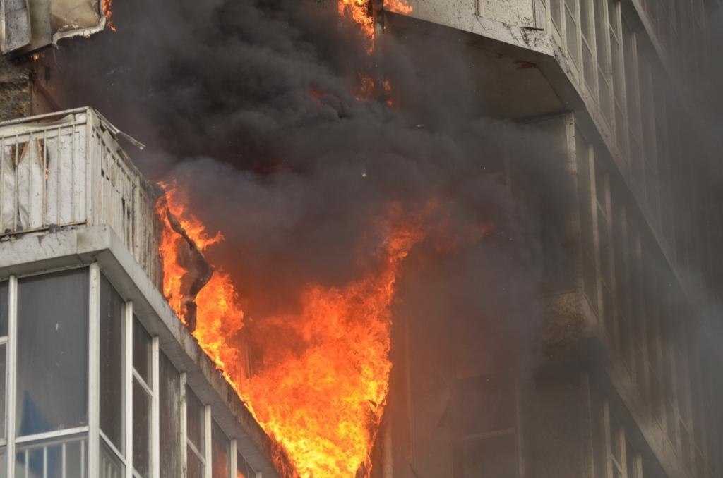 Новина - Події - Зігрілися: через обігрівач у Львові виникла пожежа у 14-поверхівці