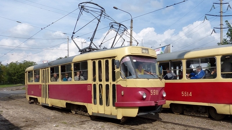 Новина - Події - Перша ластівка: у Львові почала штрафувати водіїв, які затримують трамваї