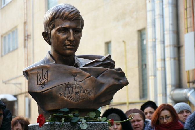 Новина - Події - Герої не вмирають: у Львові відкрили пам’ятник автору Вікіфлешмобу