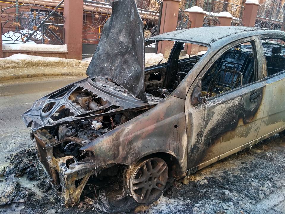 Новина - Події - Фотофакт: у Львові згорів автомобіль чиновника міськради
