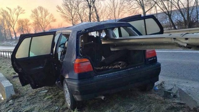 Новина - Події - Проштрикнув насмерть: на Львівщині автомобіль врізався у відбійник