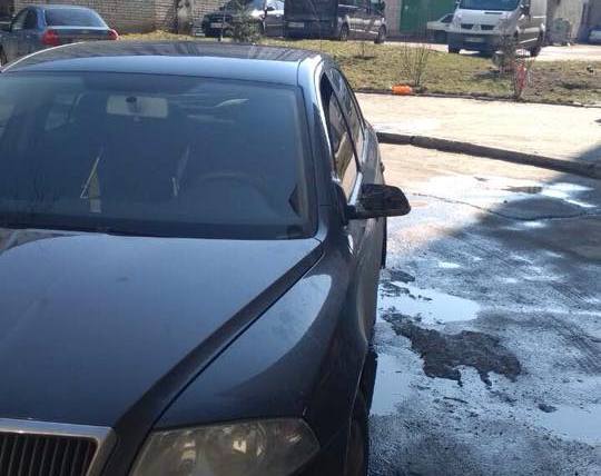 Новина - Події - Як з ланцюга зірвався: на Мазепи невідомий пошкодив 20 автомобілів