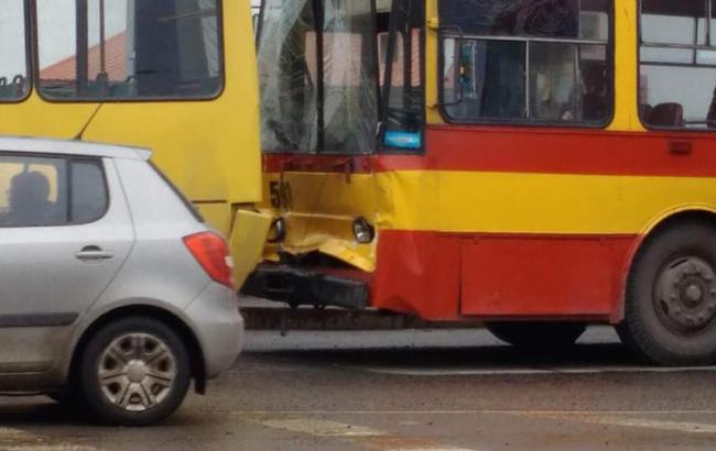 Новина - Події - Семеро постраждалих: львівський тролейбус врізався у маршрутку