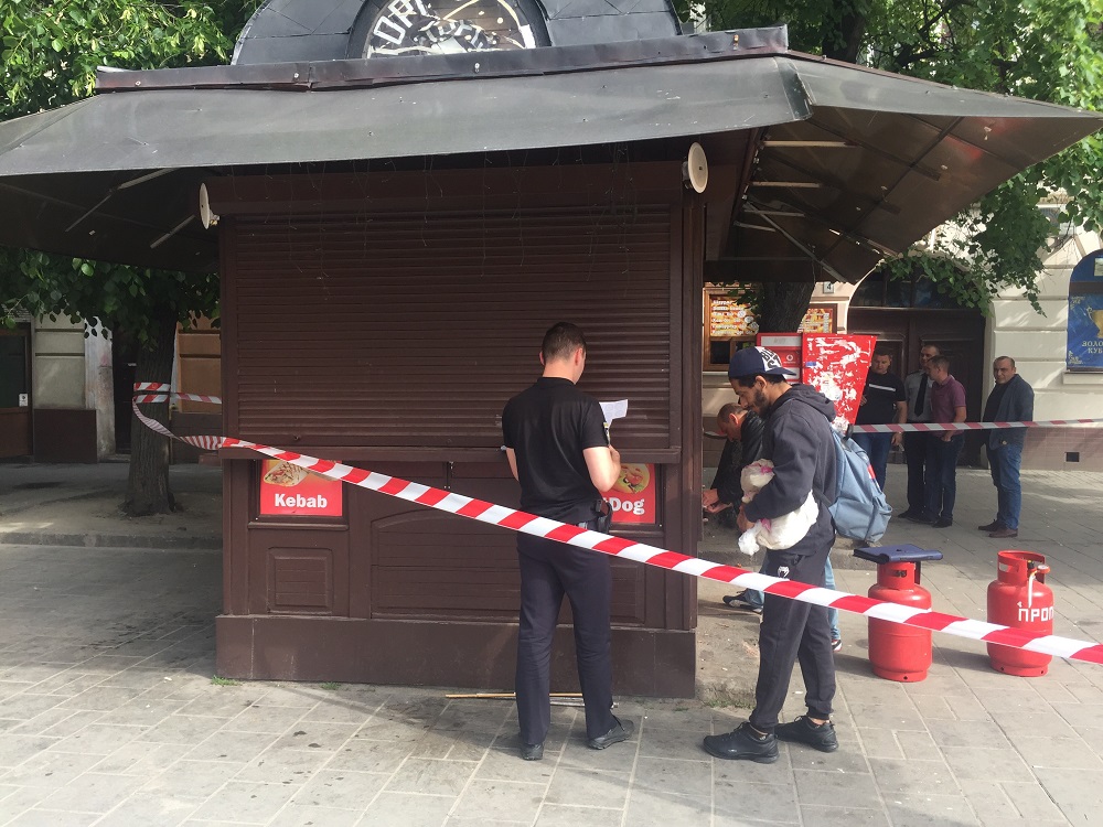 Новина - Події - Постраждала 17-річна продавчиня: з’явилися фото з місця вибуху у Львові