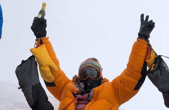 Новина - Події - "Примерзлі, але живі": українських альпіністів евакуювали з Евересту