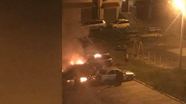 Новина - Події - Пожежа на Рубчака: у Львові згоріли Range Rover та Volkswagen Golf 7