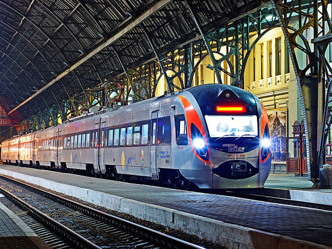 Новина - Транспорт та інфраструктура - До Дня Конституції: "Укрзалізниця" призначила додаткові потяги через Львів