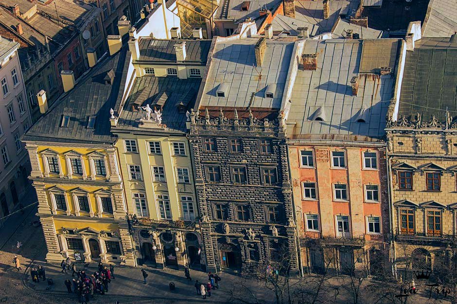 Новина - Транспорт та інфраструктура - Дізнайся чому: львівська "Чорна кам’яниця" змінить колір
