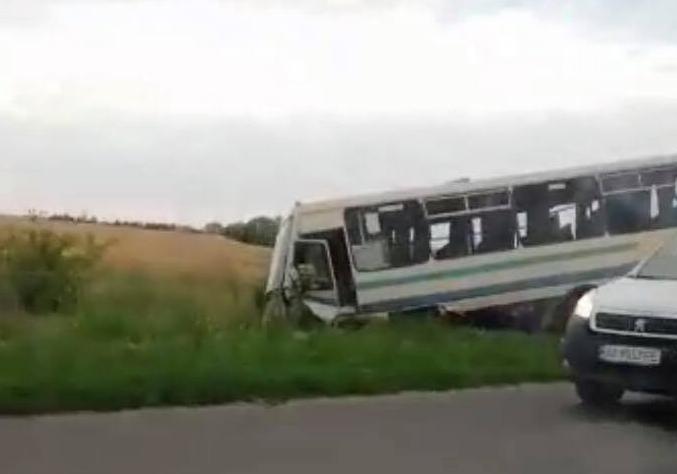 Новина - Події - Є жертви: на Львівщині автомобіль врізався у рейсовий автобус