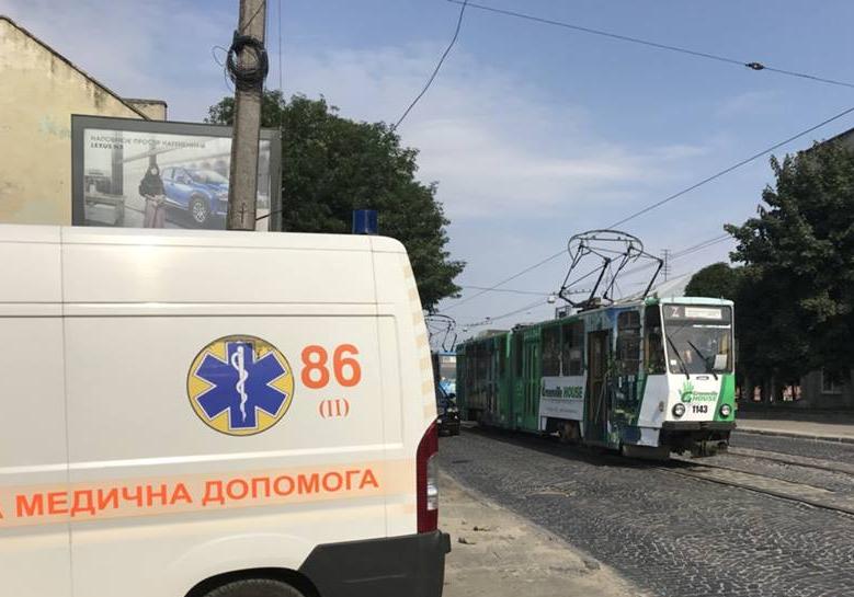 У львівському трамваї помер чоловік.