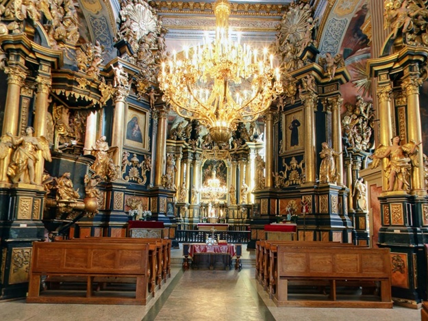 Святкові богослужіння проведуть у трьох храмах Львова