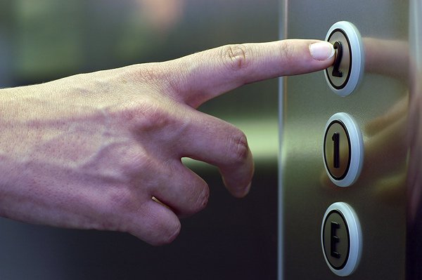Де у Львові заборонили користуватись ліфтами.