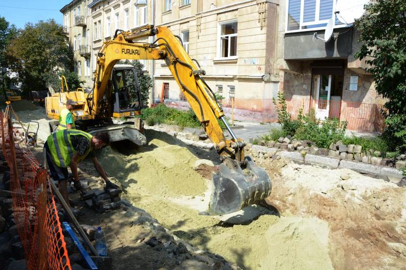 У Львові ремонтують вулицю Піскову.
