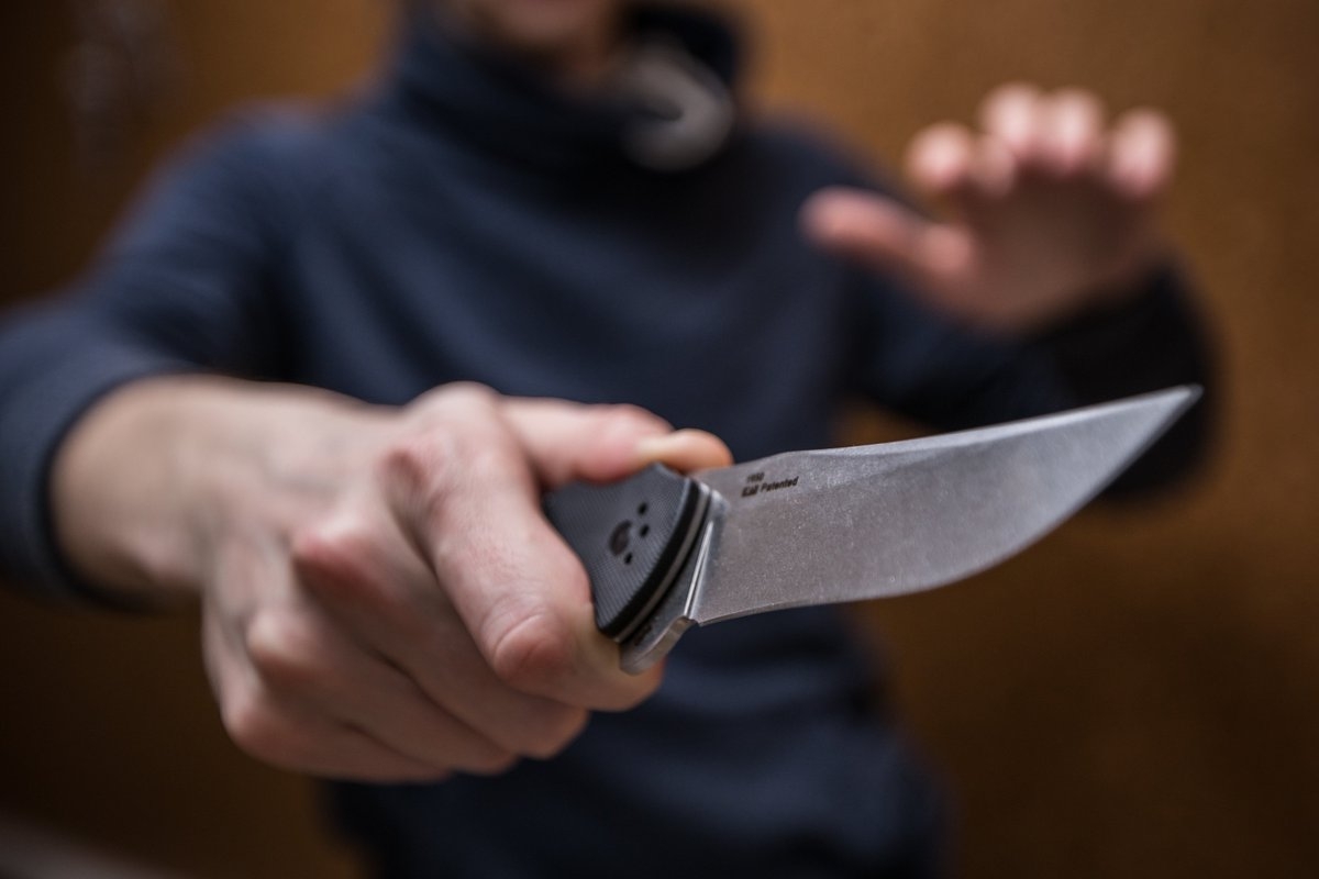 У Львові 20-річний хлопець з ножем напав на поліцейського