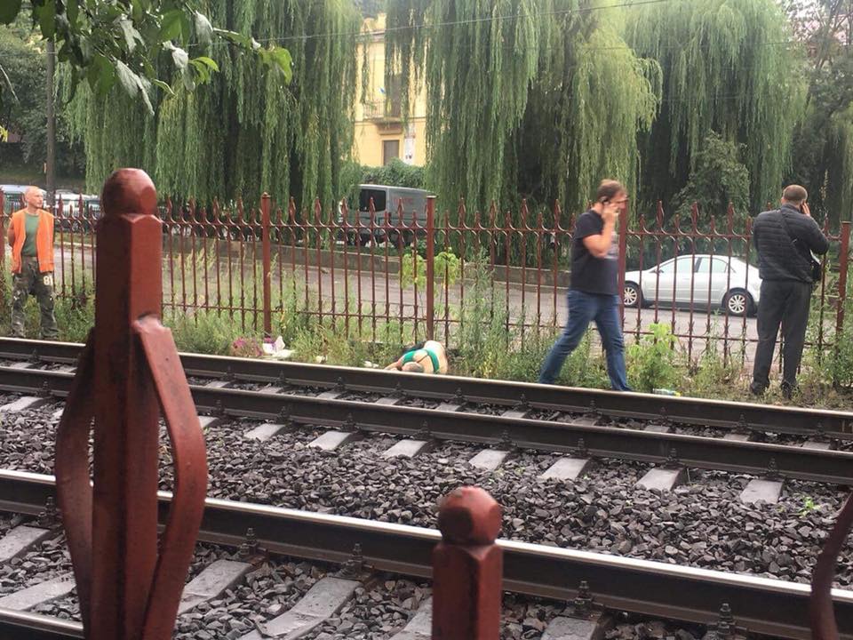 У Львові на станції “Підзамче” у Львові потяг збив дівчину.