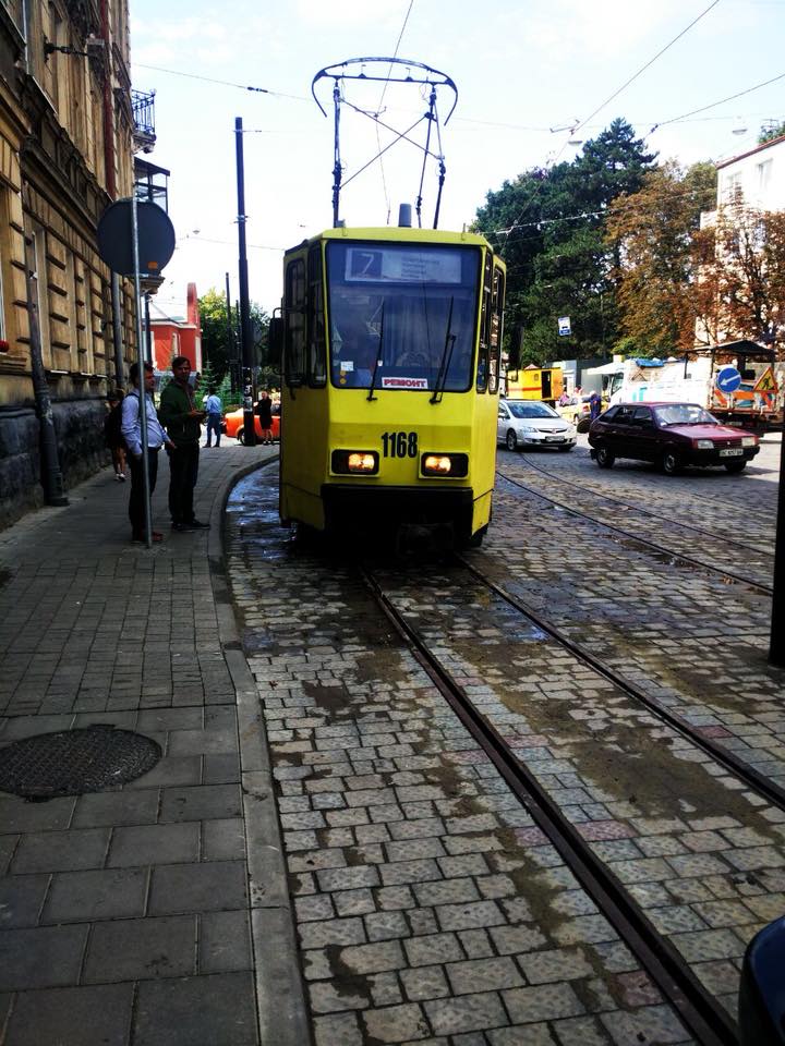 У Львові Личаківською поїде трамвай.