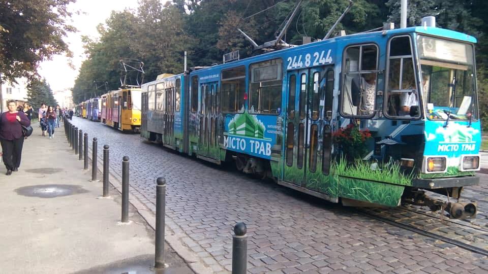 У Львові на Вітовського зламався трамвай. Фото: Ігор Зінкевич