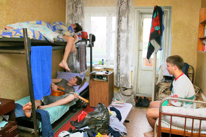 У Львові студента, який оплатив проживання в гуртожитку, вигнали на вулицю через прохання зробити ремонт