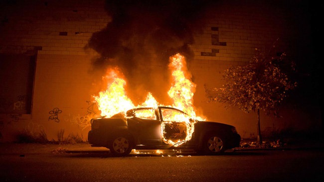У Львові автомобіль загорівся під час руху. Фото умовне